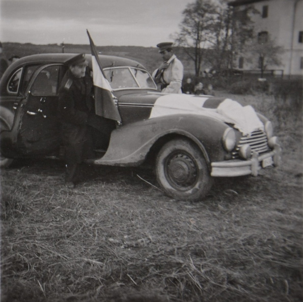 1956-Deutsch-Schuetzen-Gem-Zollhaus-RK-Auto-Ungarnfluechtlinge.jpg