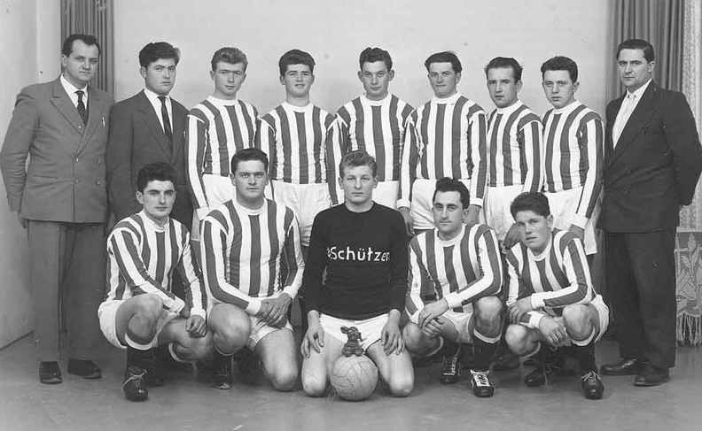 1960-Deutsch-Schuetzen-SVD-Fussballmannschaft.jpg